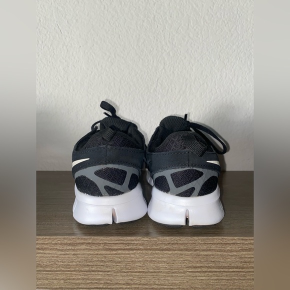 Nike 4Y Sneakers | “Free Run 2 (GS)” - Picture 7 of 7